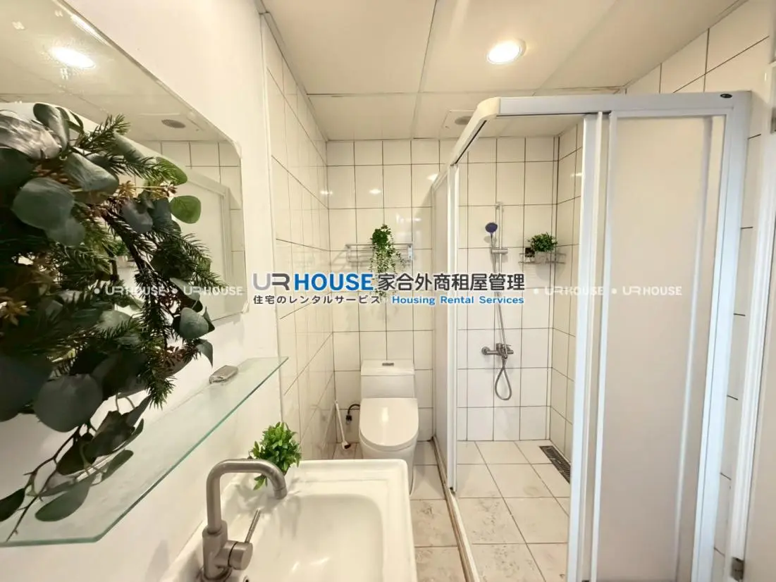 Room for rent in Taipei City, Songshan District | NT$ 27 300 | 9 ping slide 8