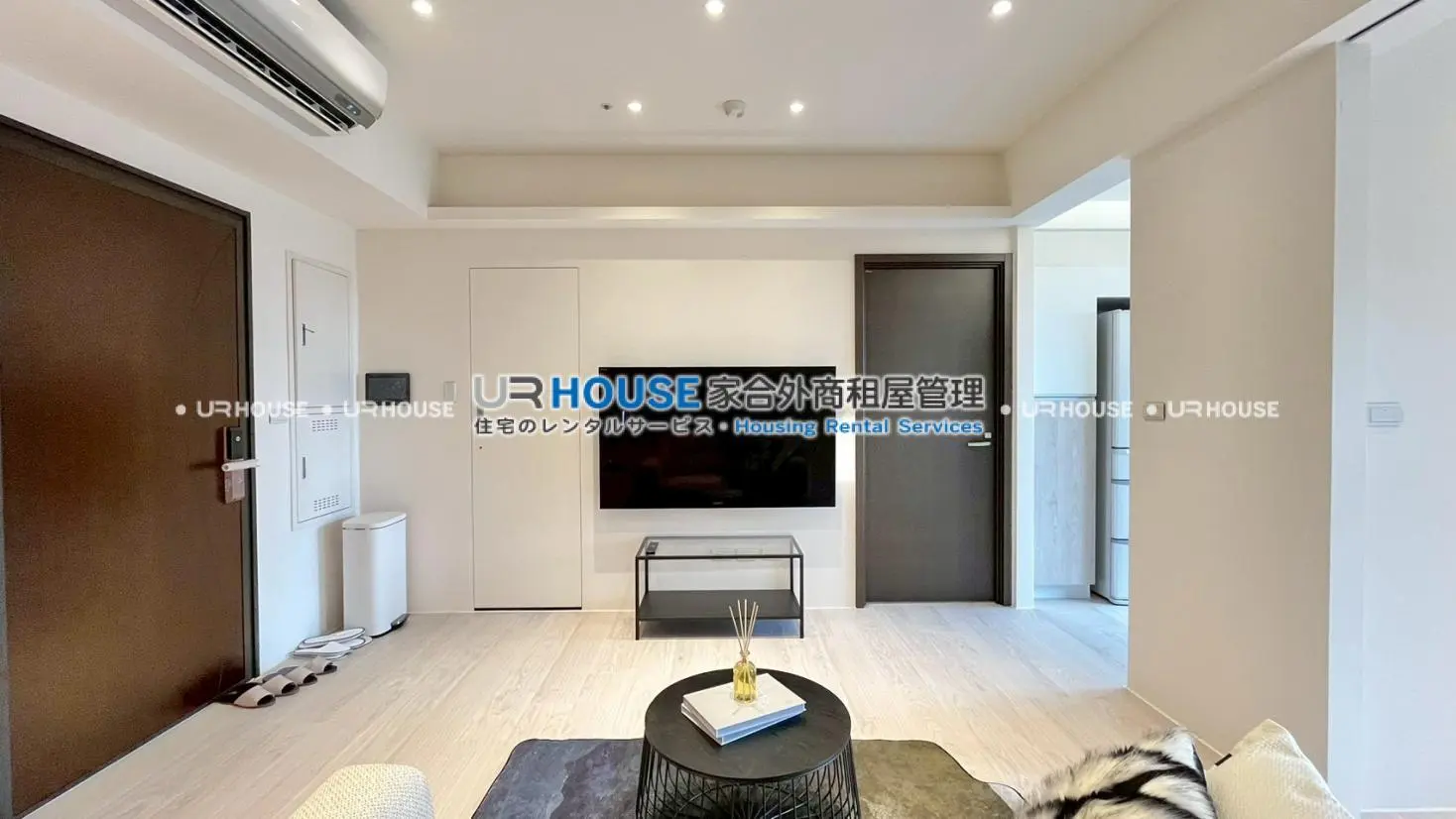 2 bedrooms apartment for rent in Zhongshan District, Taipei City | NT$ 68 000 | 16 ping slide 1