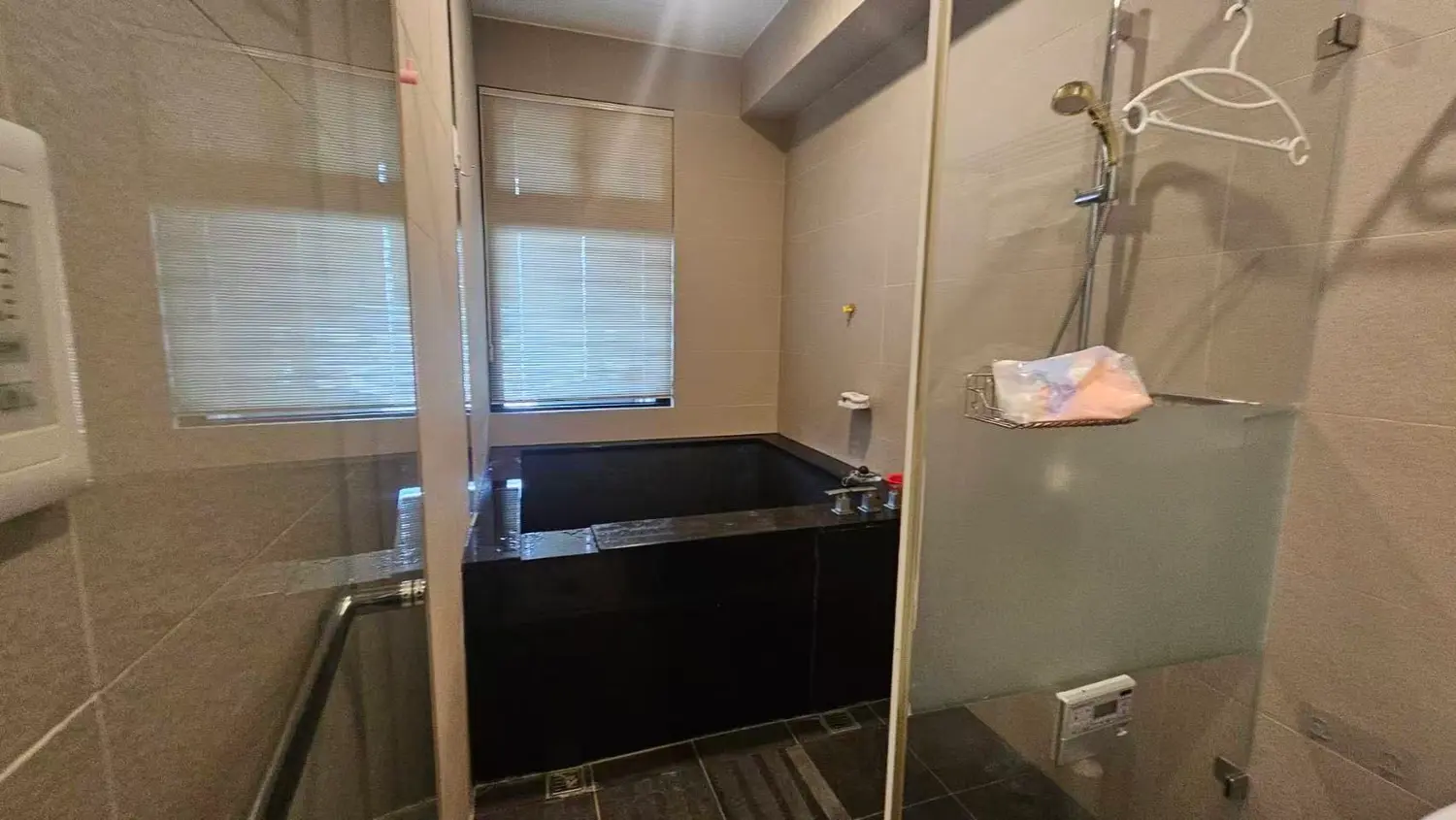 1 room apartment for rent in Tamsui District, New Taipei City | NT$ 24 000 | 26 ping slide 0