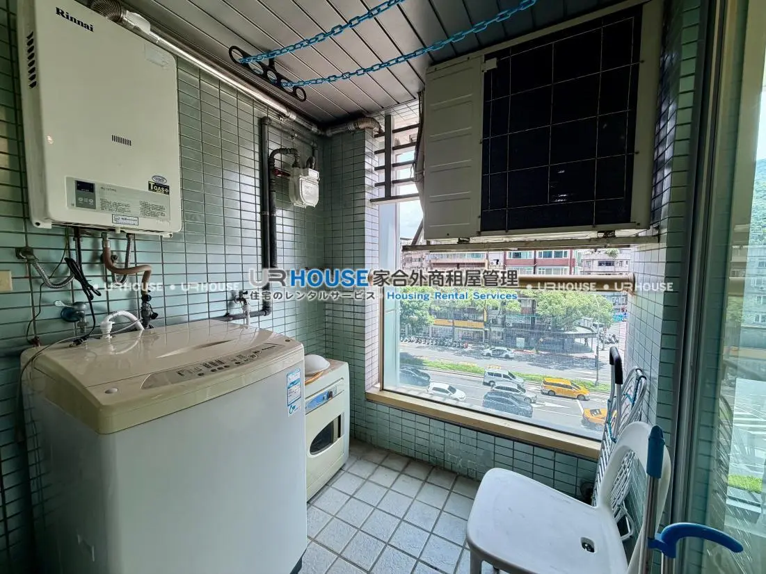 Studio apartment for rent in Xinyi District, Taipei City | NT$ 39 000 | 13 ping slide 5