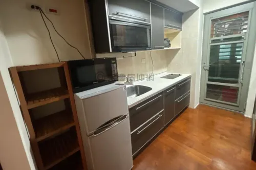 公寓 出租 NT$ 23 500 - 中正東路二段 - 1 房