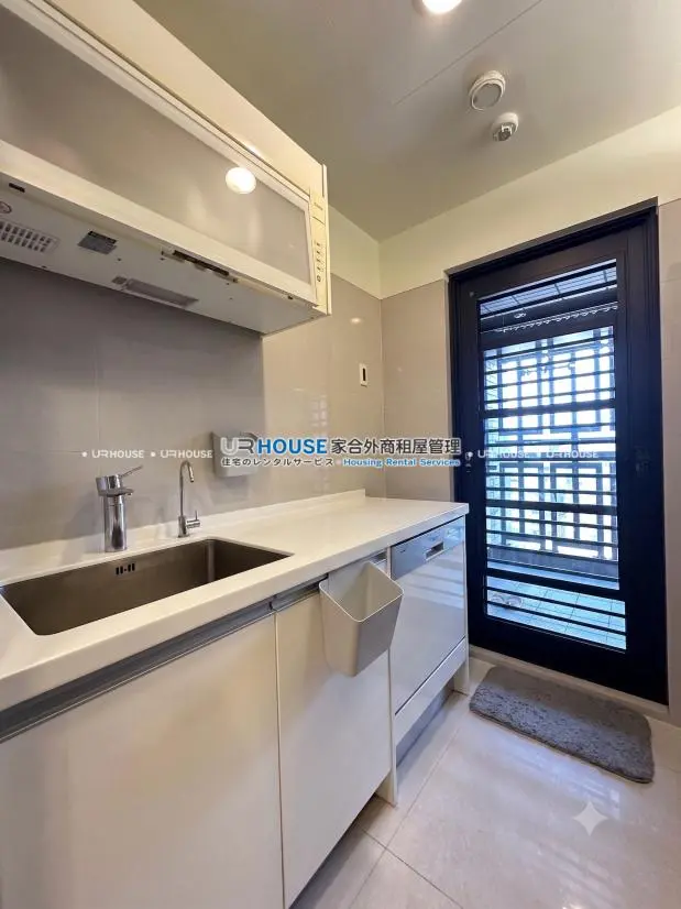 1 room apartment for rent in Zhongshan District, Taipei City | NT$ 52 000 | 17 ping slide 5