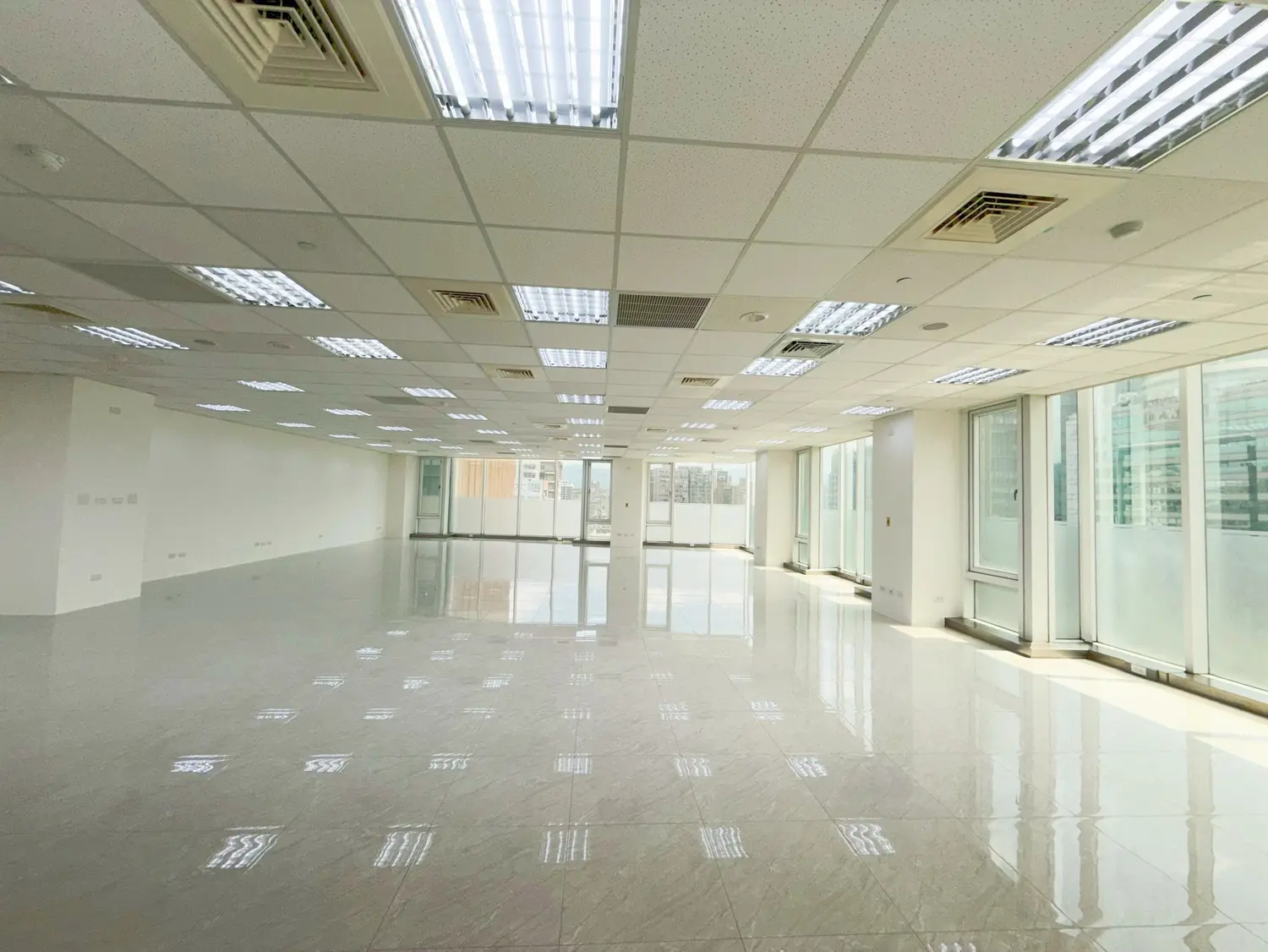 Office for rent in Xinyi District, Taipei City | NT$ 170 000 | 62 ping slide 6