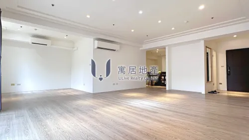 4 bedrooms apartment for rent in Shilin District, Taipei City | TWD 130 000 | 58 ping slide 1