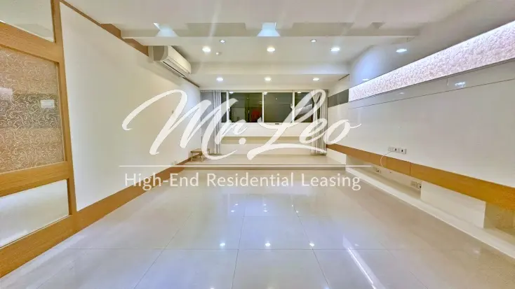 4 bedrooms apartment for rent in Xinyi District, Taipei City | NT$ 65 000 | 45 ping slide 0