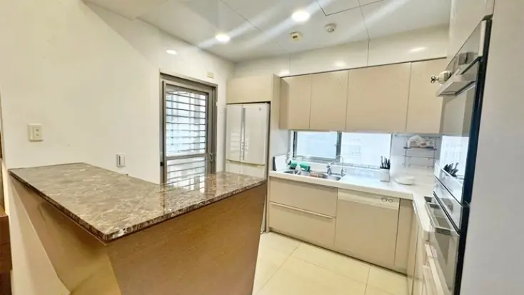 4 bedrooms apartment for rent in Zhongshan District, Taipei City | NT$ 118 000 | 44 ping slide 2