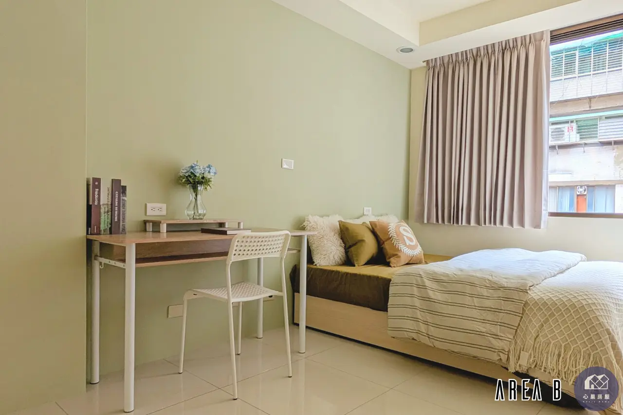 2 bedrooms apartment for rent in Datong District, Taipei City | NT$ 33 800 | 18 ping slide 3