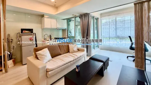 Studio apartment for rent in Xinyi District, Taipei City | NT$ 39 000 | 13 ping slide 1