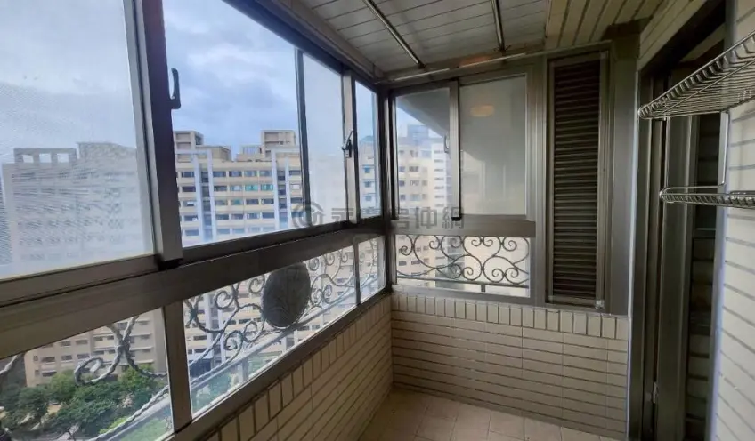 2 bedrooms apartment for sale in Tamsui District, New Taipei City | NT$ 11 800 000 | 15 ping slide 7