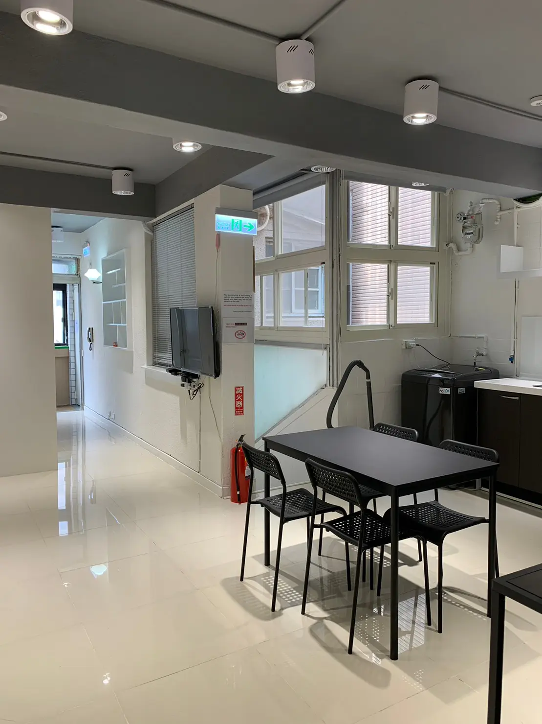 Room for rent in Taipei City, Zhongzheng District | NT$ 14 500 | 4 ping slide 7
