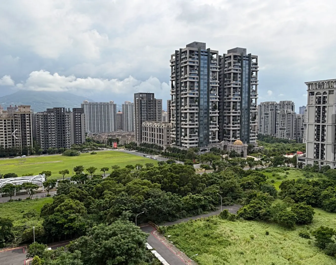 2 bedrooms apartment for rent in Tamsui District, New Taipei City | NT$ 26 800 | 35 ping slide 0
