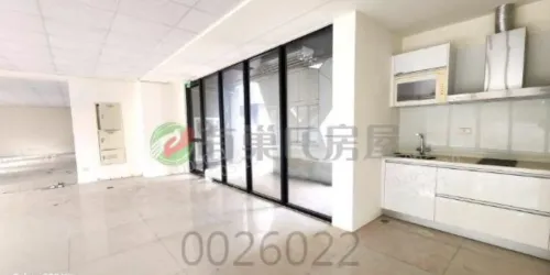 Shop / Retail for rent NT$ 130 000 - Sanmin Road - 1 room