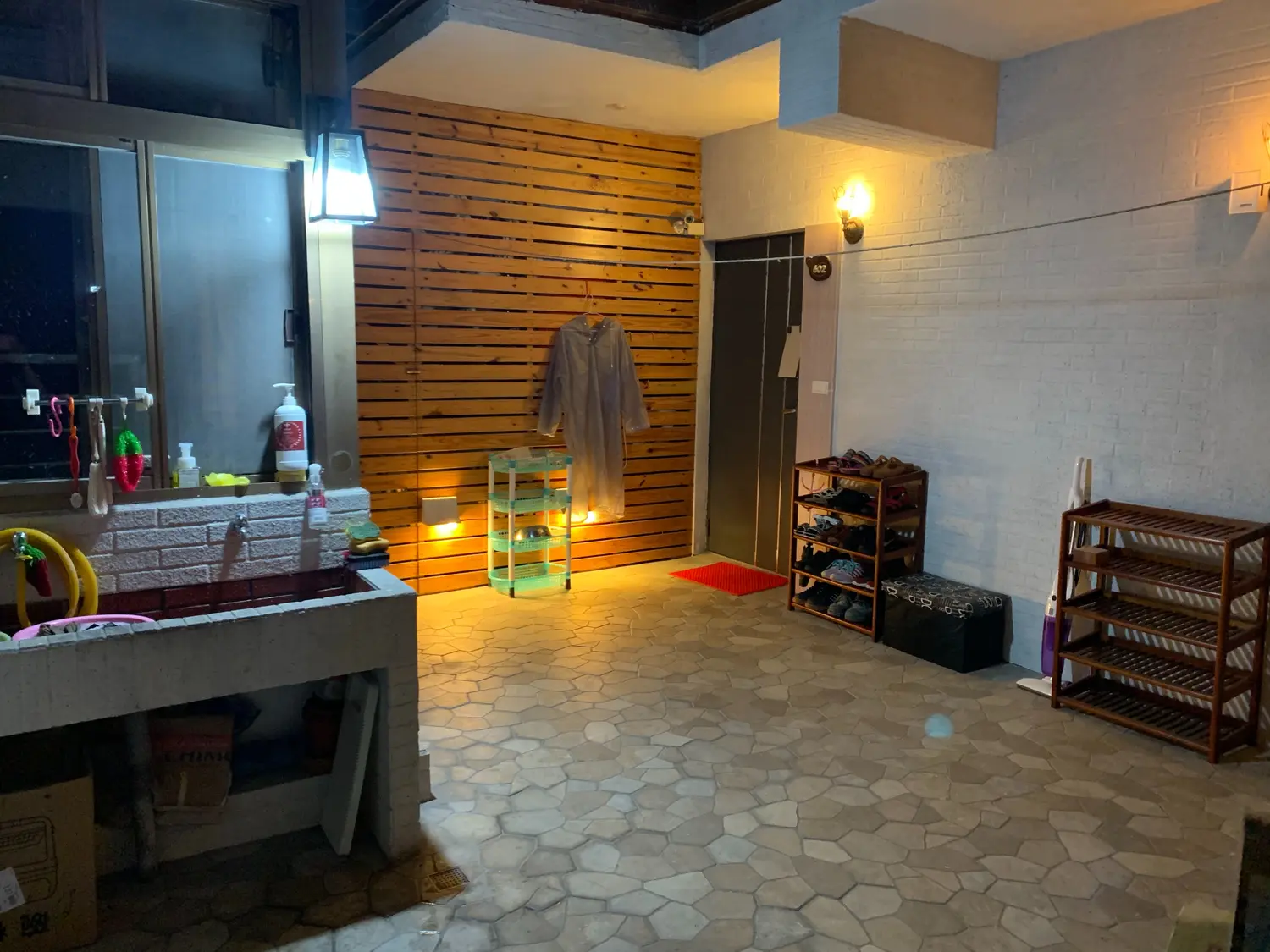 Room for rent in Taipei City, Xinyi District | NT$ 21 000 | 10 ping slide 14