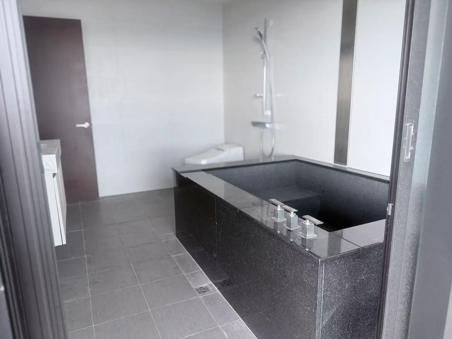 2 bedrooms apartment for rent in Tamsui District, New Taipei City | NT$ 28 000 | 45 ping slide 11