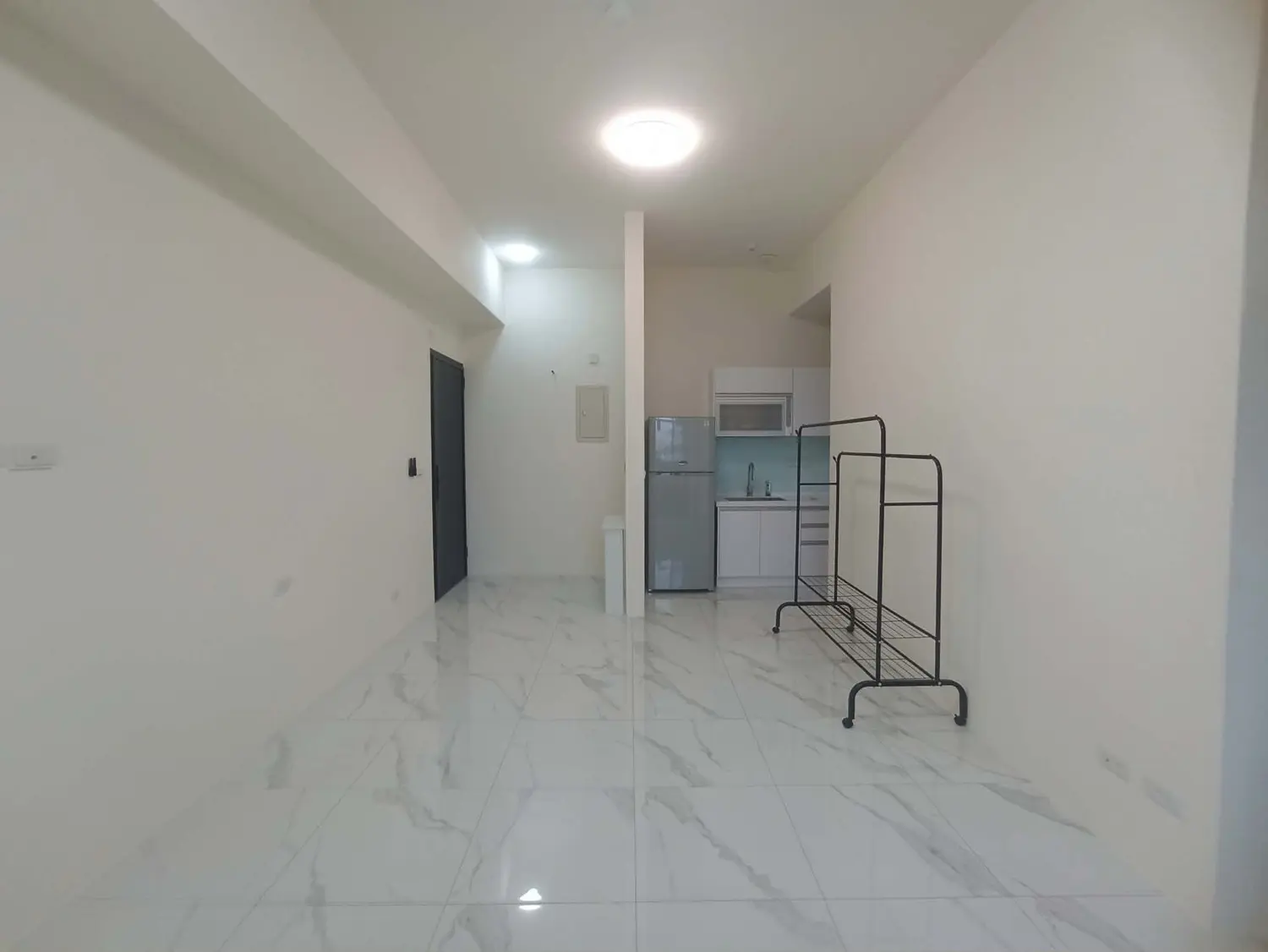 Studio apartment for rent in Hualien City, Hualien County | NT$ 22 000 | 16 ping slide 11