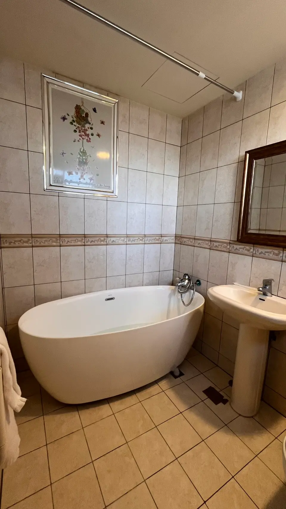 4 bedrooms apartment for rent in Songshan District, Taipei City | NT$ 68 000 | 42 ping slide 12