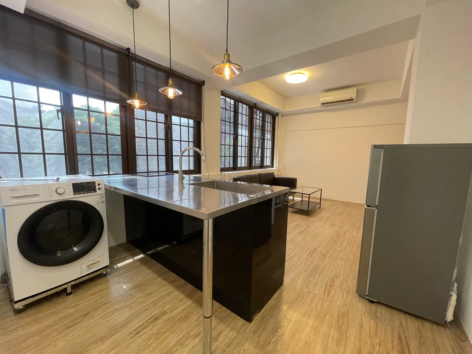 Room for rent in Songshan District, Taipei City | NT$ 32 000 | 12 ping slide 2