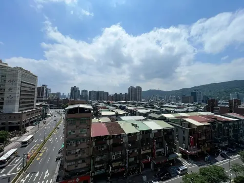 Office for rent in Xinyi District, Taipei City | NT$ 170 000 | 62 ping slide 7