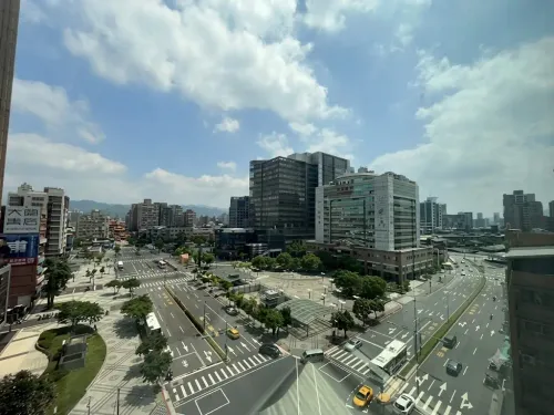 Office for rent in Xinyi District, Taipei City | NT$ 170 000 | 62 ping slide 11