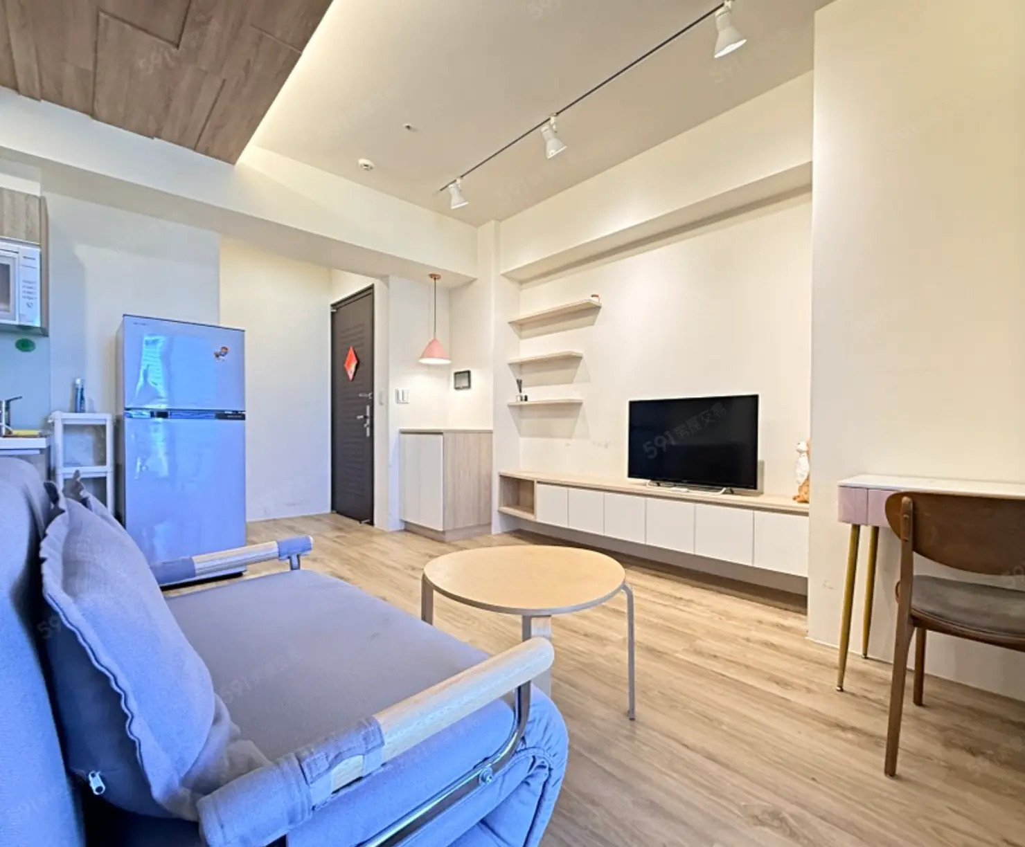 1 room apartment for rent in Tamsui District, New Taipei City | NT$ 20 000 | 12 ping slide 1