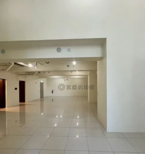 Office for rent in Tamsui District, New Taipei City | NT$ 68 000 | 54 ping slide 2