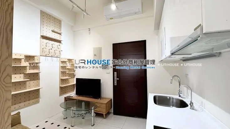 Studio apartment for rent in Shilin District, Taipei City | NT$ 32 500 | 9 ping slide 2