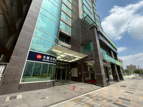 Office for rent in Xinyi District, Taipei City | NT$ 170 000 | 62 ping slide 1