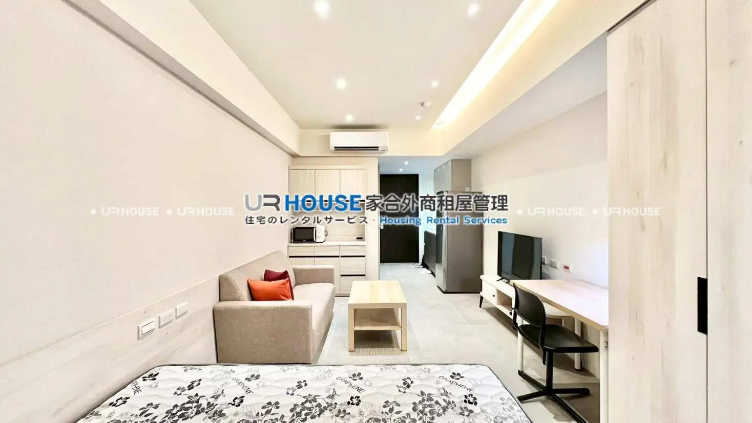 Studio apartment for rent in Zhongshan District, Taipei City | NT$ 46 000 | 9 ping slide 1