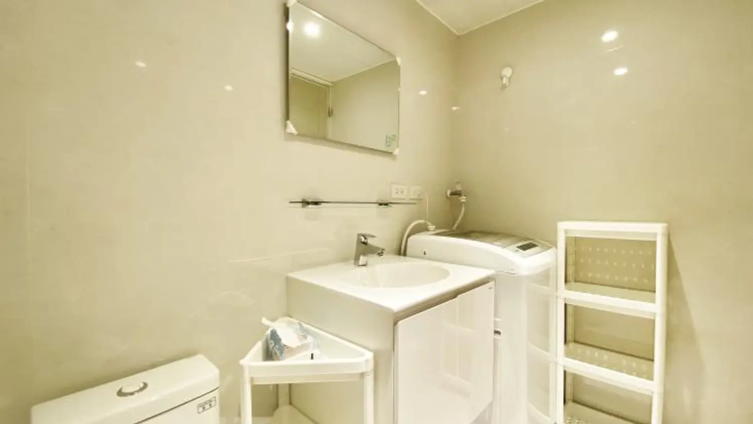 Private room for rent TWD 22 000 - 7 ping - Zhongzheng District,Taipei City slide 7