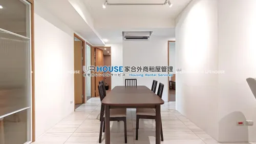 Apartment for rent NT$ 150 000 - Dexing East Road - 4 bedrooms