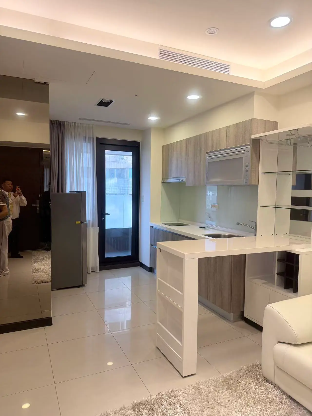 2 bedrooms apartment for rent in Tamsui District, New Taipei City | NT$ 28 500 | 53 ping slide 1