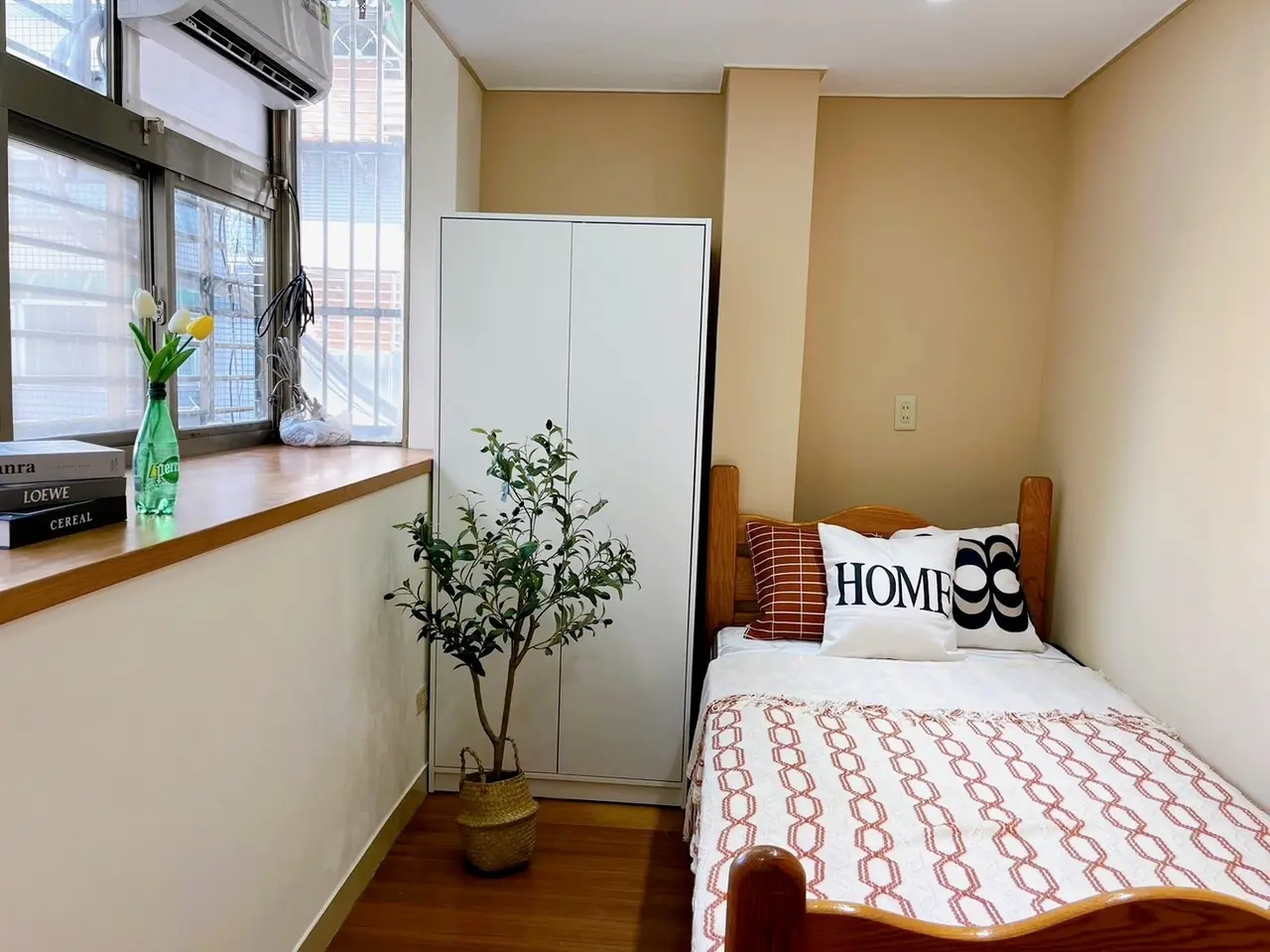 Room for rent in Zhongzheng District, Taipei City | NT$ 11 800 | 3 ping slide 0