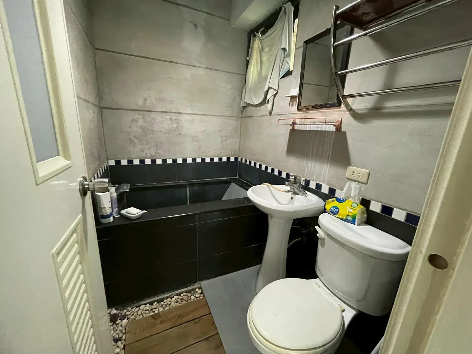 2 bedrooms townhouse for rent in Beitun District, Taichung City | TWD 18 000 | 18 ping slide 1