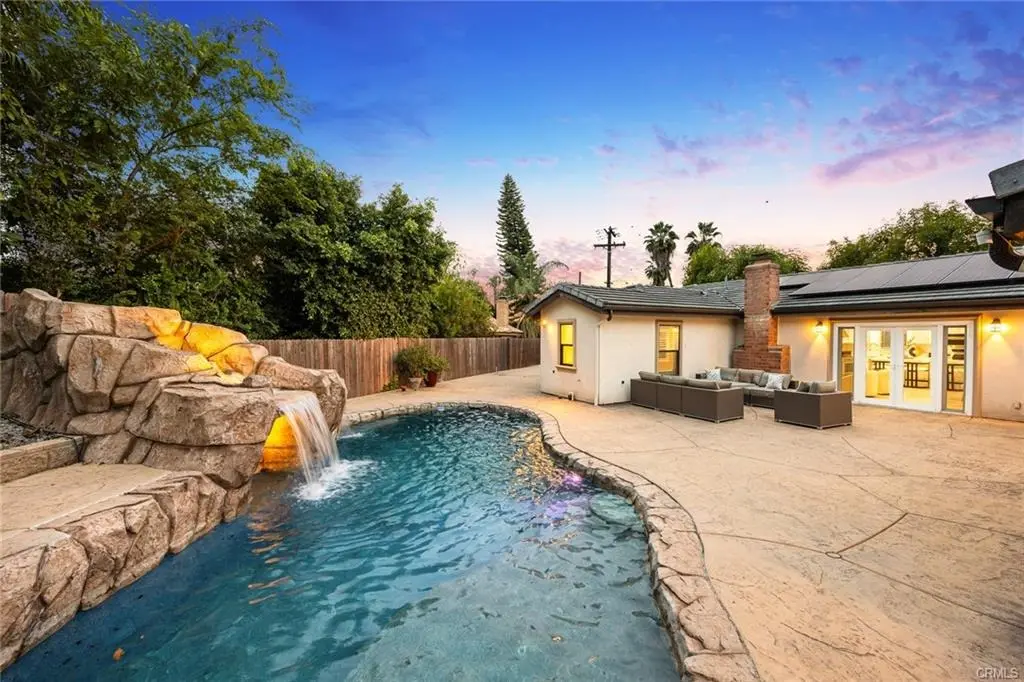 5 bedrooms house for sale in Walnut, Los Angeles | US$ 1 988 000 | 90 ping slide 1
