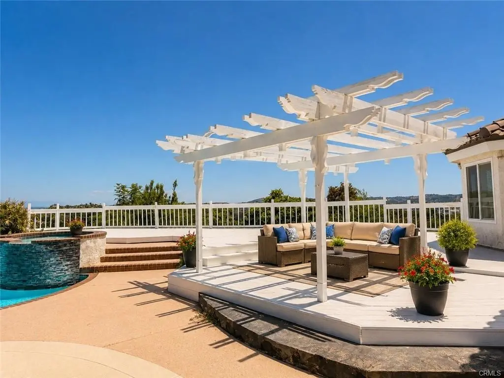 3 bedrooms house for sale in Walnut, Los Angeles | US$ 2 780 000 | 77 ping slide 1