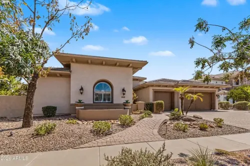 House for sale US$ 1 825 000 - W MALIBU DR - 6 bedrooms