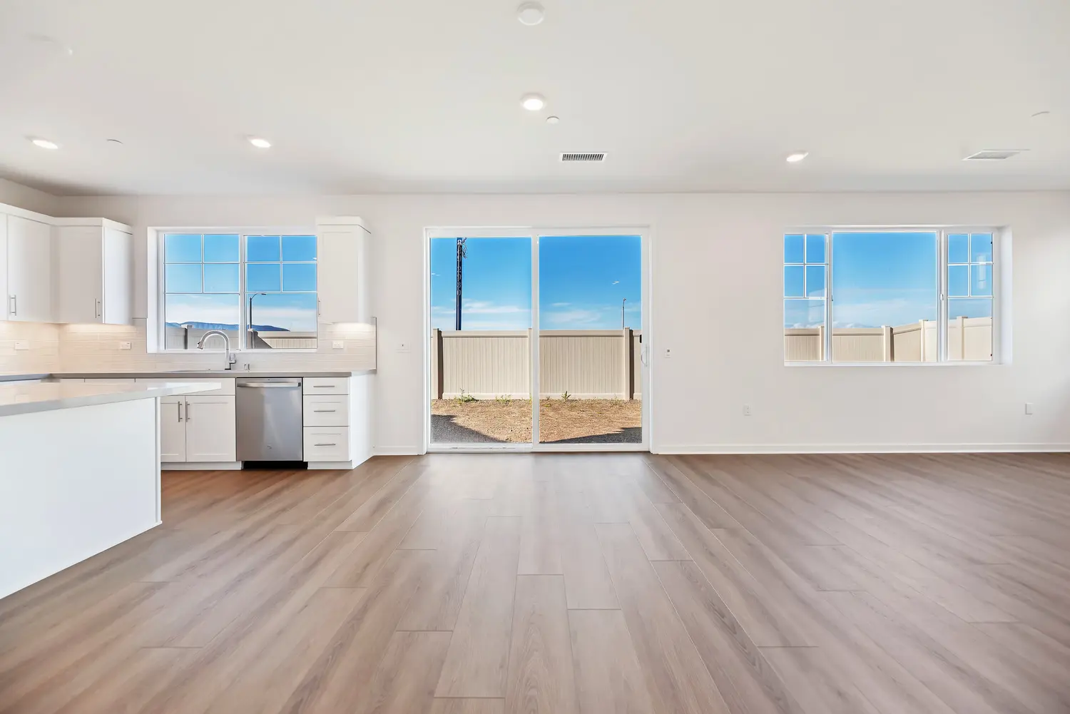 4 bedrooms house for sale in Riverside County, Corona | US$ 949 000 | 76 ping slide 2