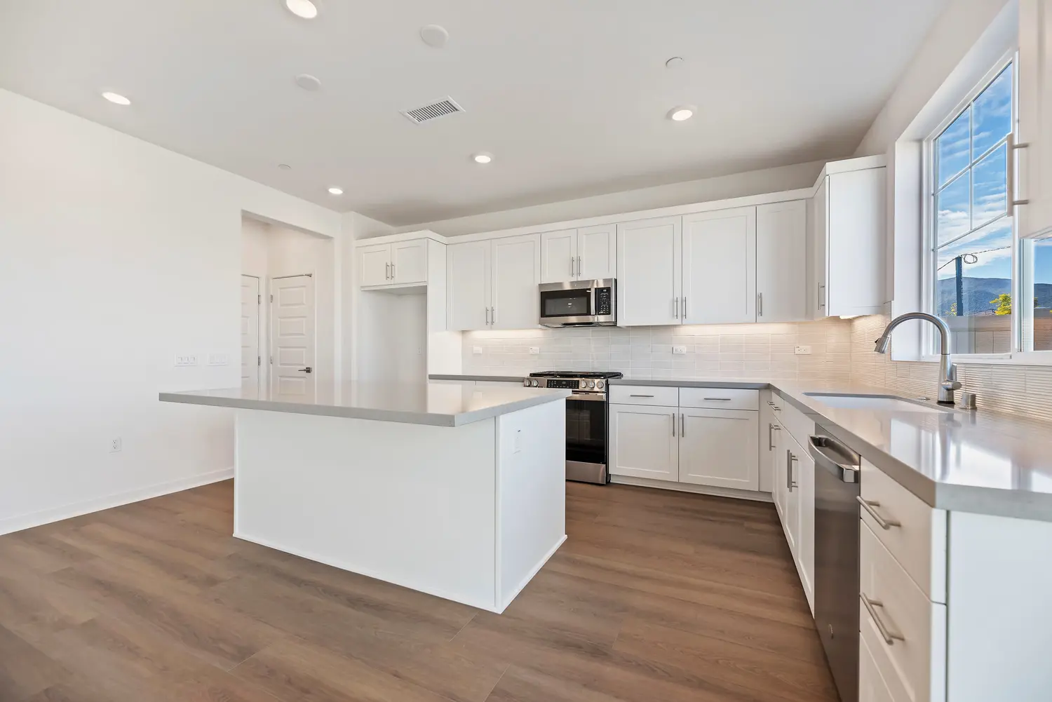 4 bedrooms house for sale in Riverside County, Corona | US$ 949 000 | 76 ping slide 3