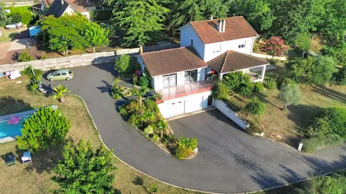 獨棟住宅 出售 € 450 000 - 6 房