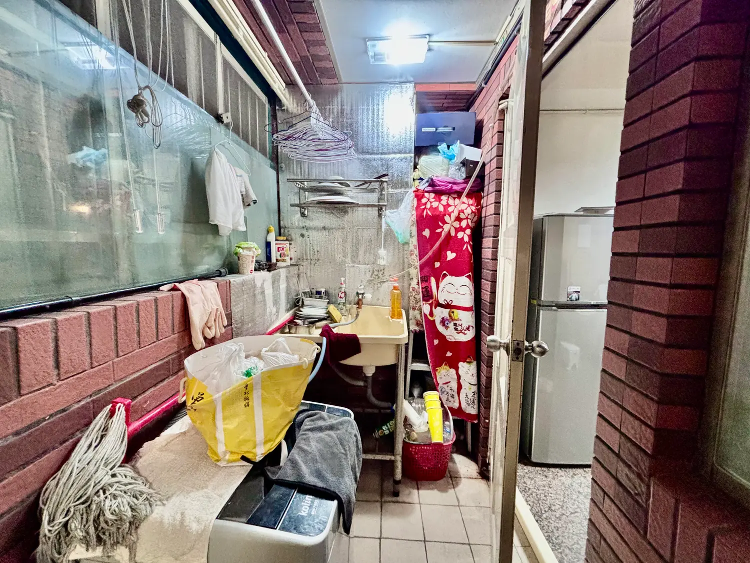 Street shop for sale in Zuoying District, Kaohsiung City | NT$ 16 880 000 | 31 ping slide 1