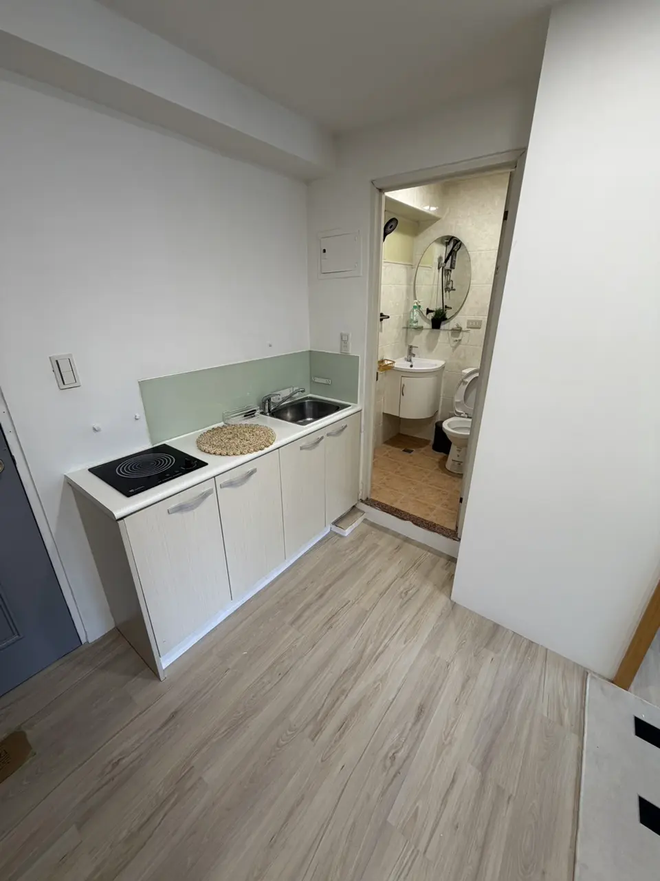 1 room apartment for rent in Zhongshan District, Taipei City | NT$ 29 800 | 8 ping slide 13