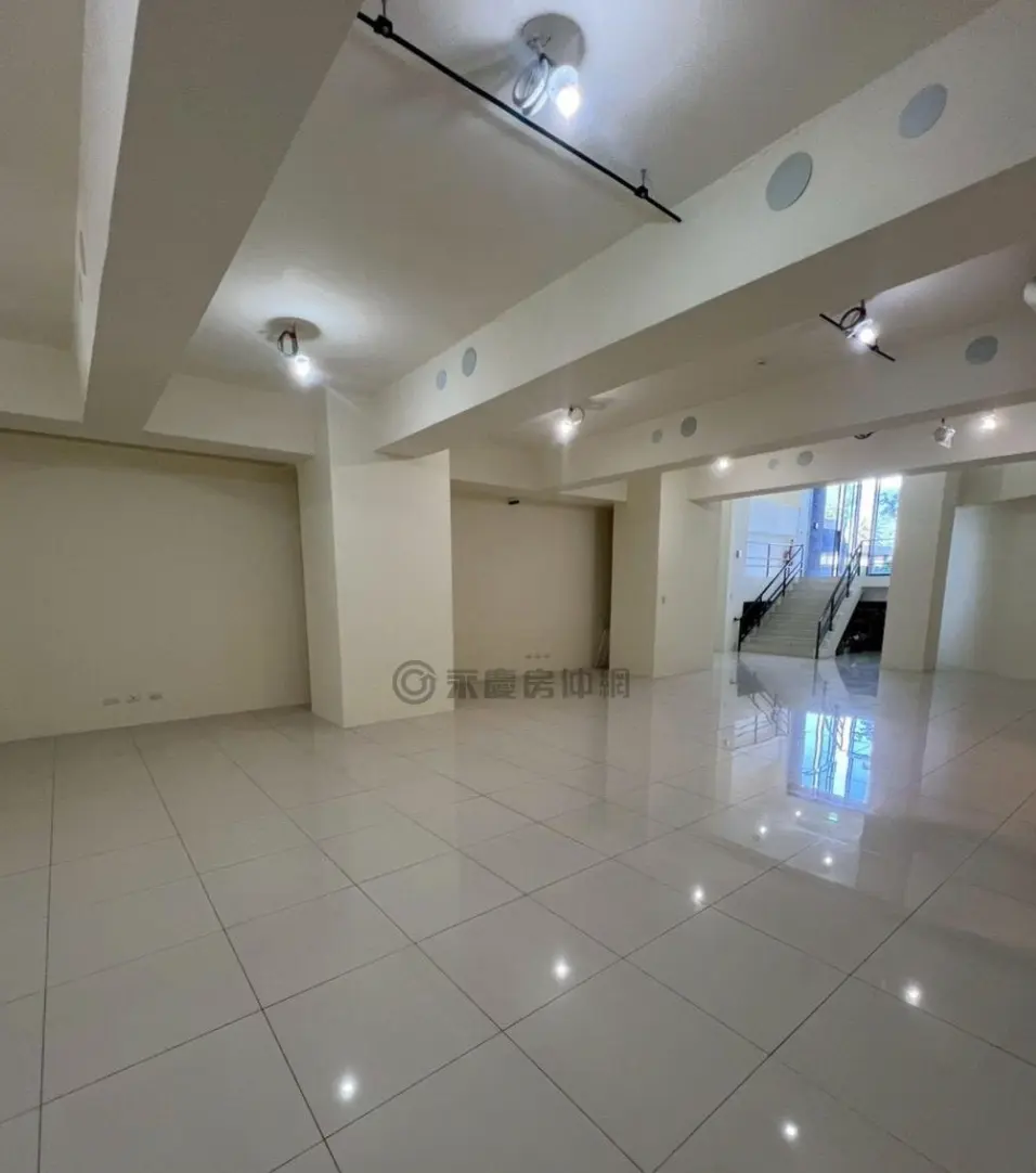 Office for rent in Tamsui District, New Taipei City | NT$ 68 000 | 54 ping slide 1