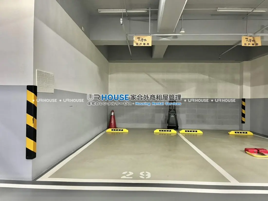 1 room apartment for rent in Songshan District, Taipei City | NT$ 65 000 | 15 ping slide 14