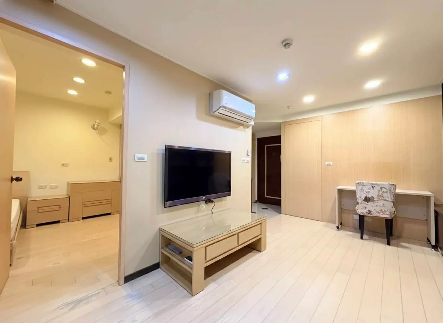 1 room apartment for rent TWD 31 000 - 13 ping - Xindian District, New Taipei City slide 0