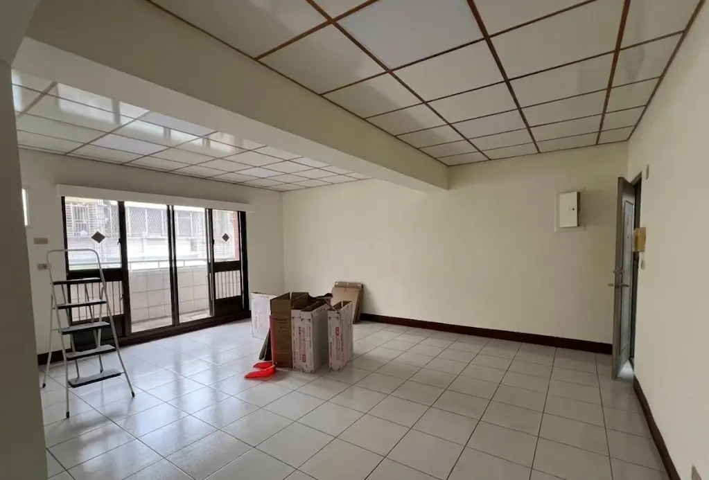 3 bedrooms apartment for rent in Siaogang District, Kaohsiung City | TWD 9 000 | 30 ping slide 0