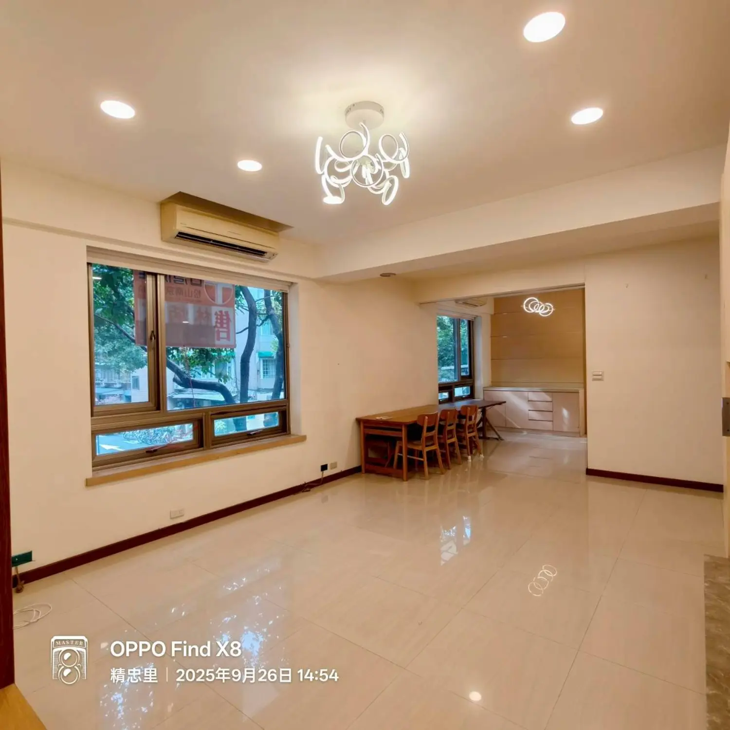4 bedrooms apartment for sale TWD 49 800 000 - 39 ping - Songshan District,Taipei City slide 0