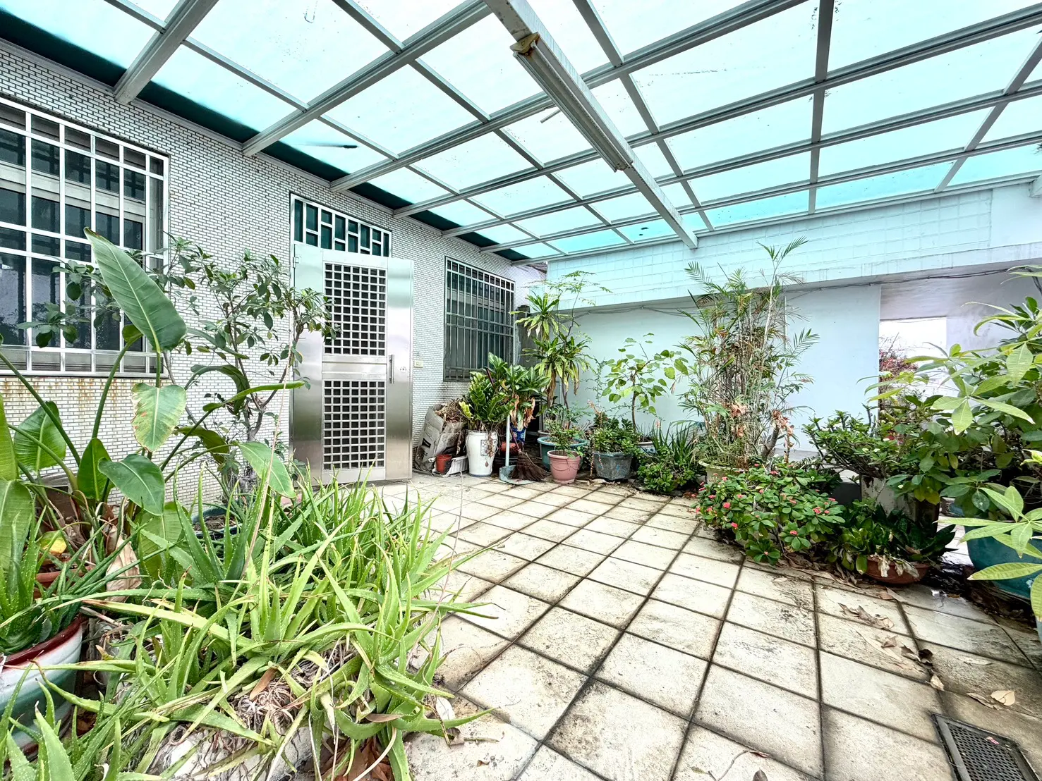 4 bedrooms apartment for sale in Gushan District, Kaohsiung City | NT$ 5 080 000 | 28 ping slide 10