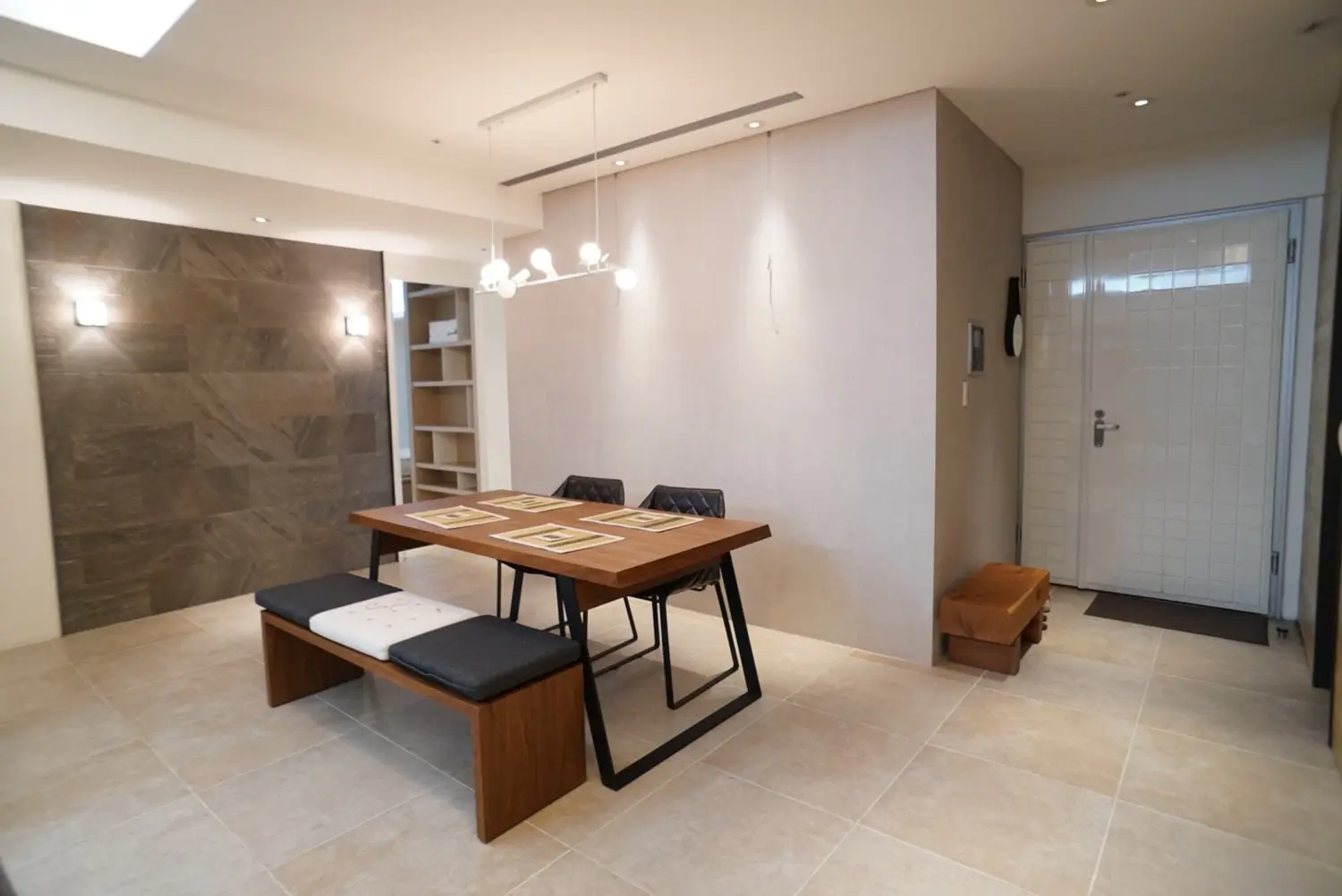 4 bedrooms apartment for rent in Zhongshan District, Taipei City | NT$ 100 000 | 50 ping slide 7