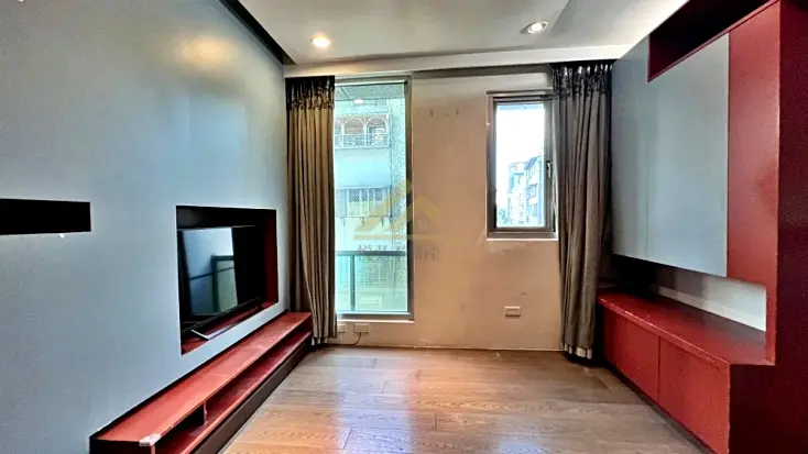 1 room apartment for rent in Daan District, Taipei City | NT$ 35 000 | 11 ping slide 0