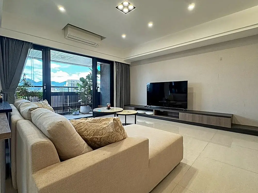 3 bedrooms apartment for rent in Datong District, Taipei City | NT$ 135 000 | 42 ping slide 0